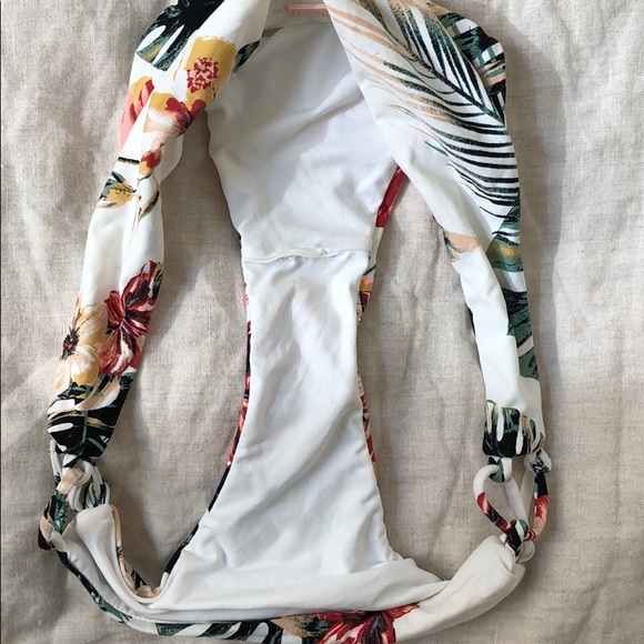 NWOT roxy ruffled palm and flower bikini set - Picture 8 of 9